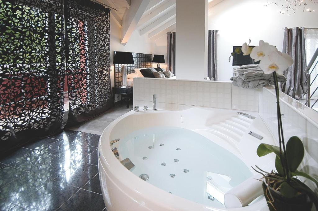 Auberge De Maison Rouge Vetraz-Monthoux Phòng bức ảnh